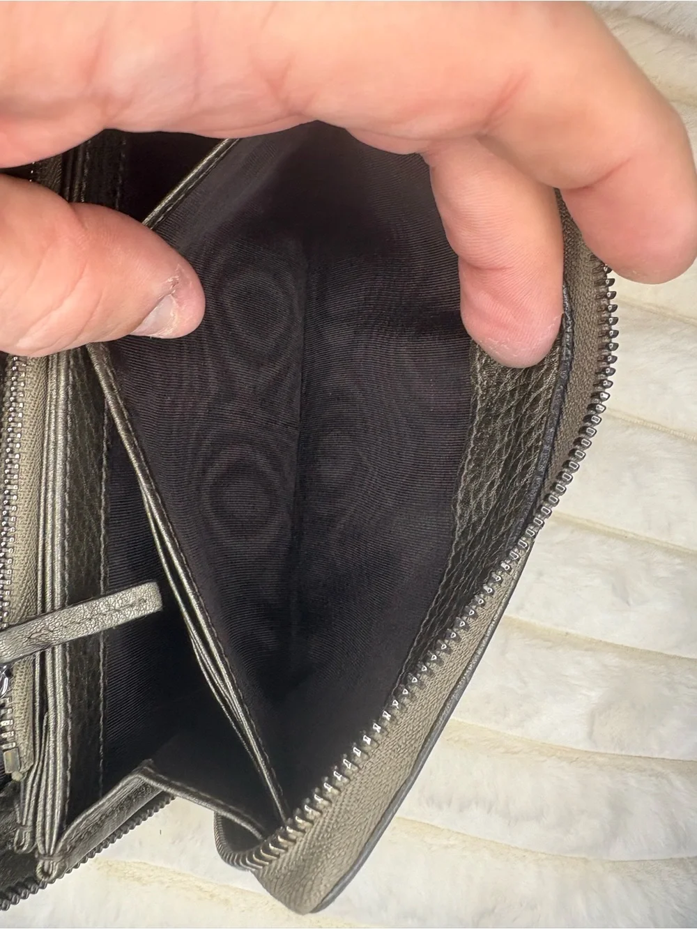 Authentic Gucci Soho Metallic Gunmetal Zip Around Wallet GG Tassel Full Set - Picture 11 of 15